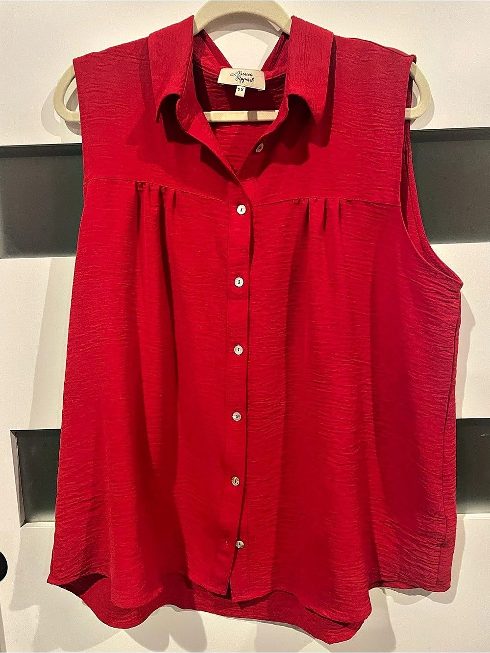 Beacon Apparel Women's Polyester Sleeveless Button Down in Red Size 2X